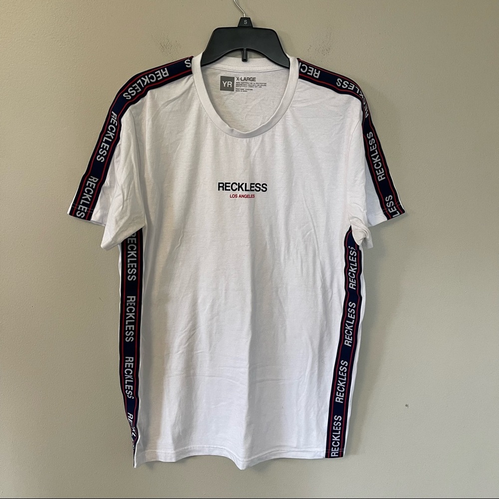 Young and Reckless Los Angeles Men’s Side Stripe Logo Tee Large EUC
